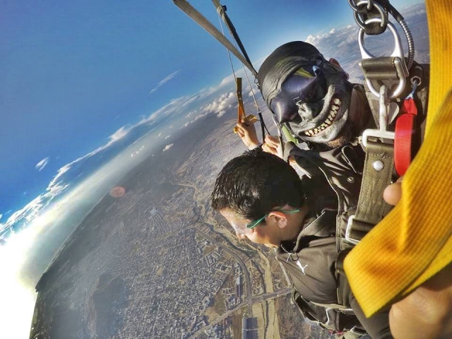  Skydive with a good mood 